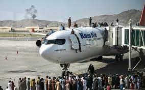 Afghanistan : vent de panique à l’aéroport de Kaboul, les soldats américains tirent en l’air