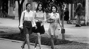 Retour des talibans en Afghanistan : cette photo virale d’étudiantes en mini-jupes est-elle représentative de la vie des Afghanes dans les années 1970 ?