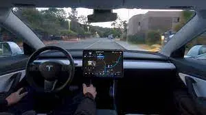 Tesla tente le passage en force vers la conduite autonome