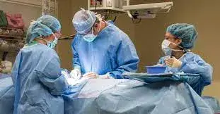Les chirurgiennes réussissent mieux les interventions chirurgicales