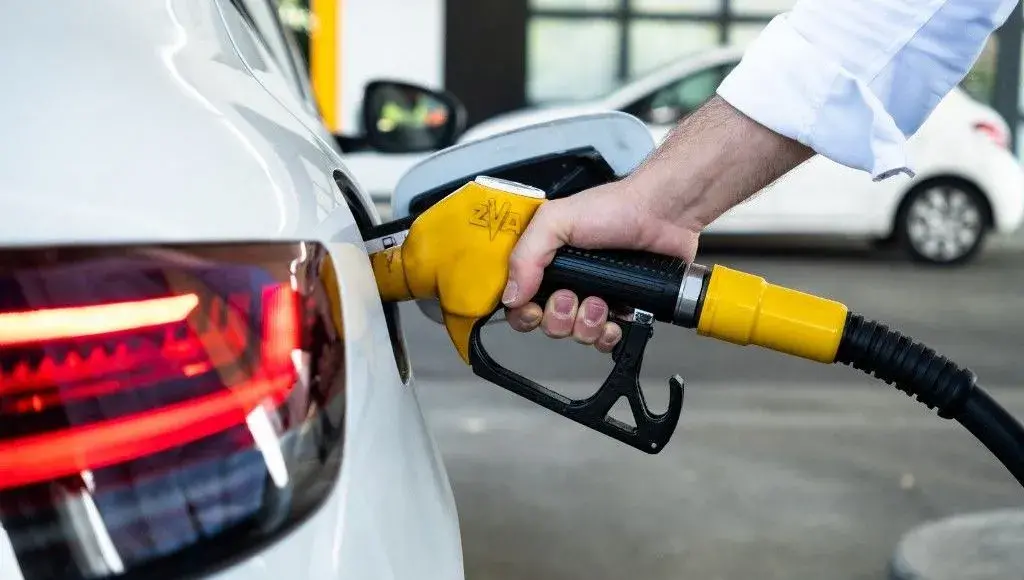 Economie : Elisabeth Borne veut autoriser la vente à perte de carburants