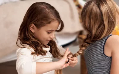 Prendre soin des cheveux des enfants : astuces et produits adaptés