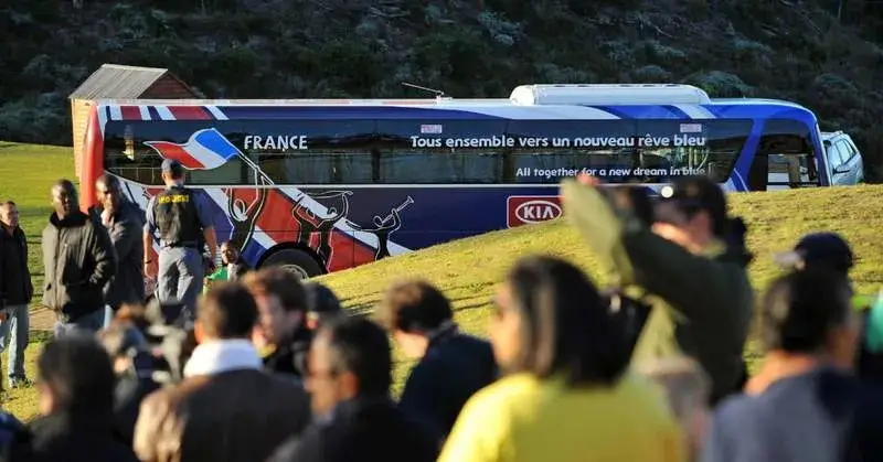 Documentaire Netflix Bleus en grève montrant le bus des Bleus à Knysna en 2010